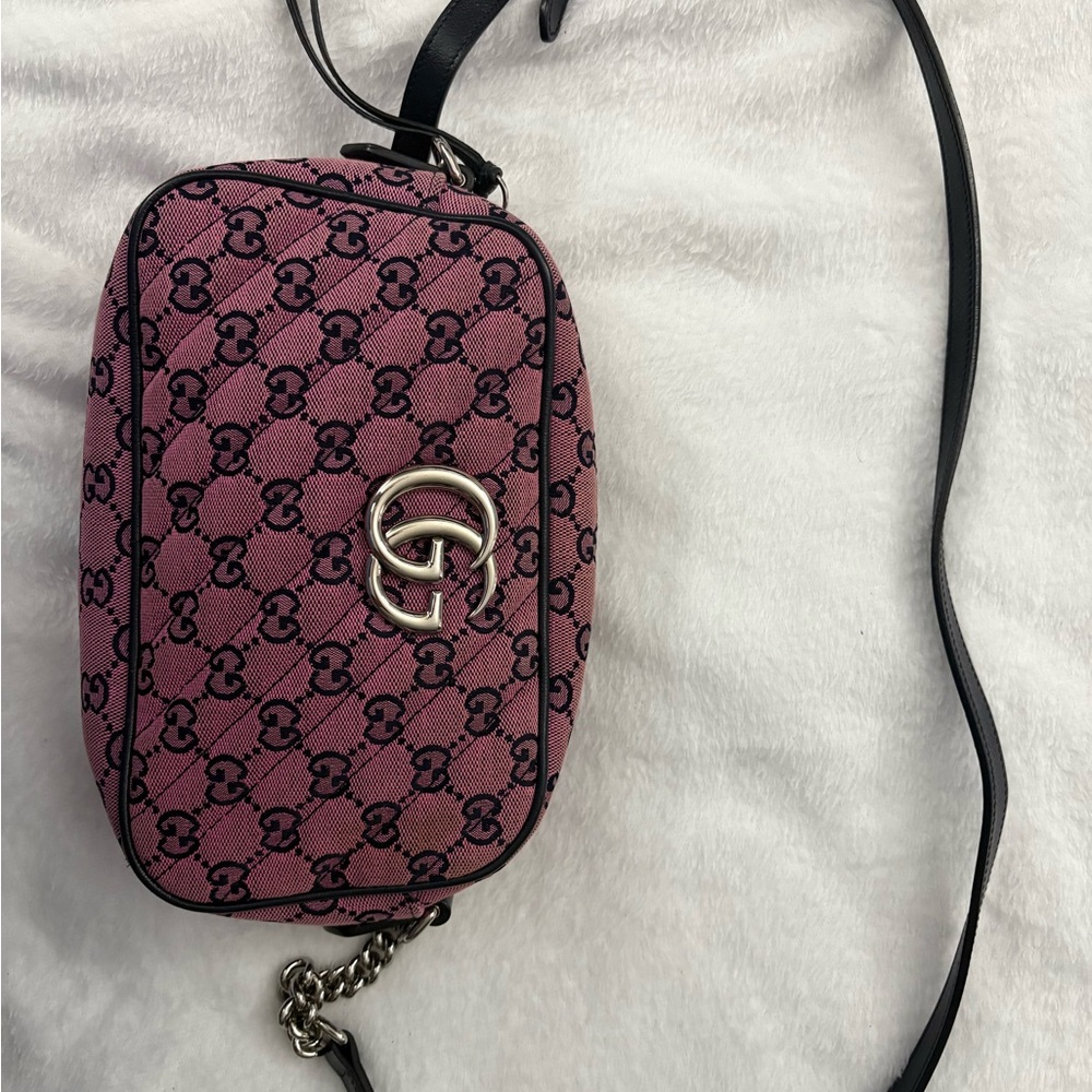 Authentic Gucci Pink and Navy Crossbody Bag with Iconic Design